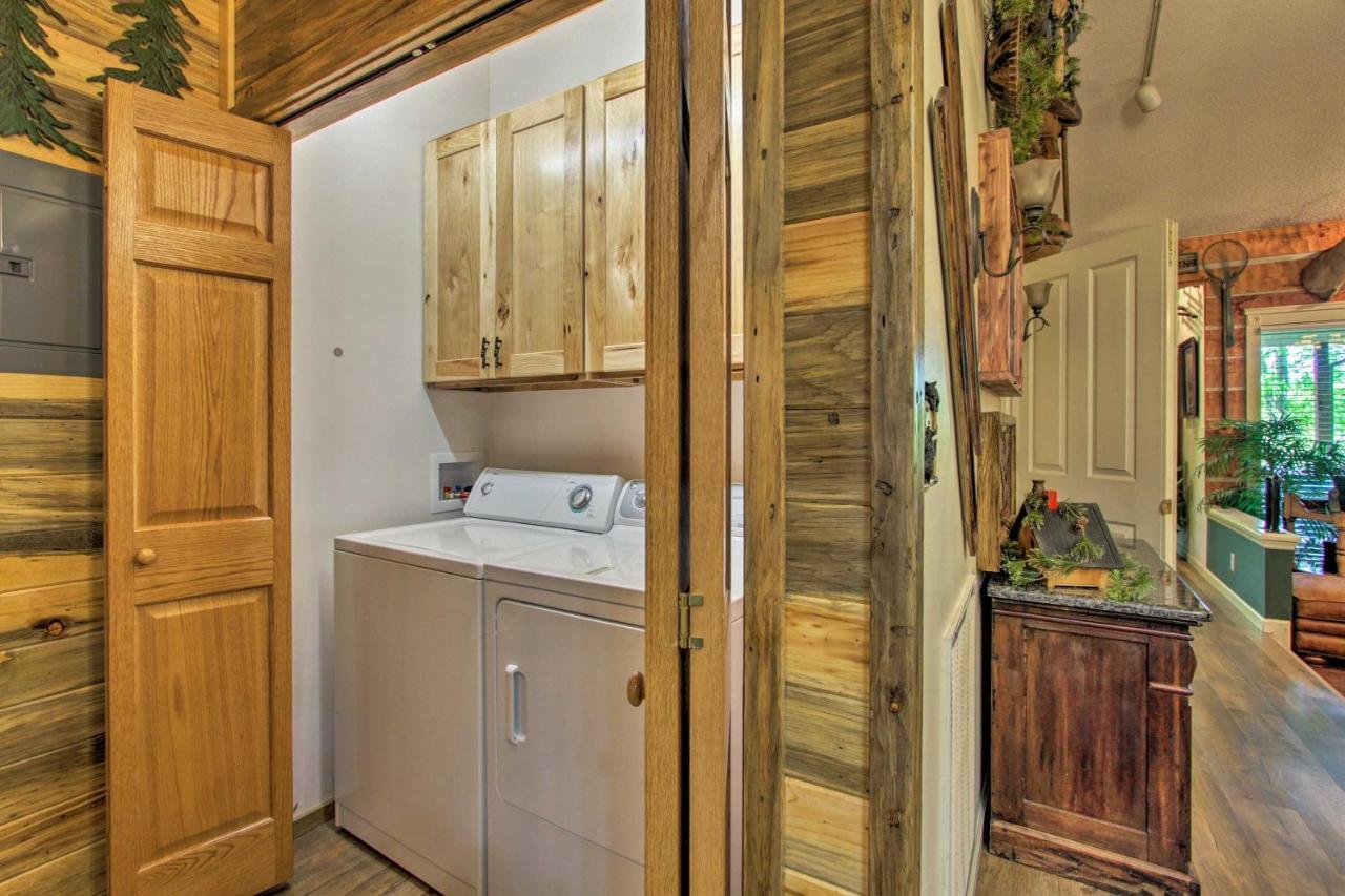 Eclectic Cabin With Hot Tub 1 Mi To Ober 개틀린버그 외부 사진